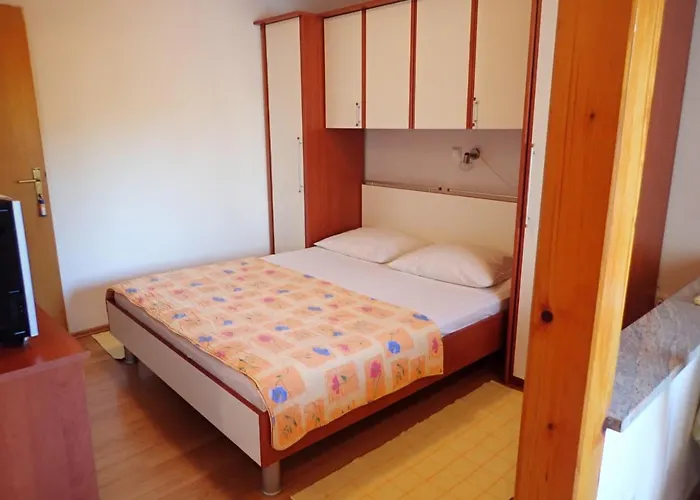 Tinka Vendégház Starigrad-Paklenica