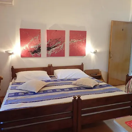 Tinka Gæstehus Starigrad Paklenica