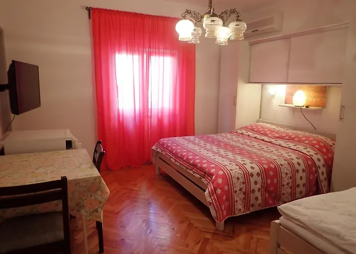 Tinka Starigrad Paklenica