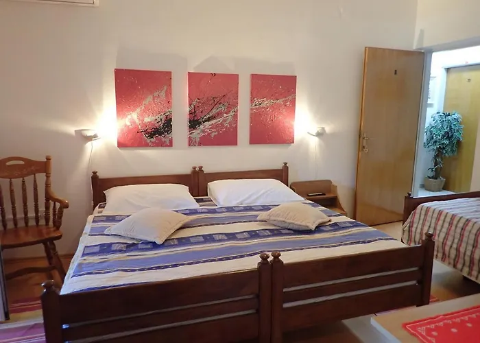 Tinka Gasthof Starigrad Paklenica